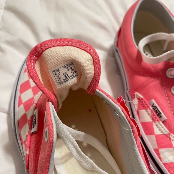 (6.5) NWT Vans Pink Checkered Low Top Shoes - Picture 3 of 4